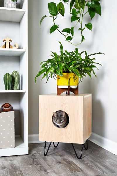 This Jazzy DIY Mid-Century Modern Cat House Doubles as an Accent Table